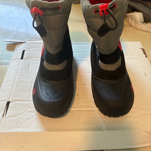 The North Face kid's boots. - Picture 1 of 7